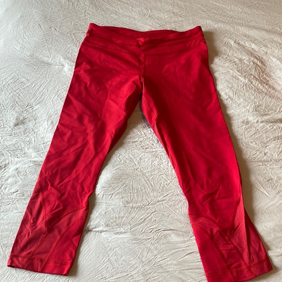 Red Inspire Crops - Picture 1 of 4